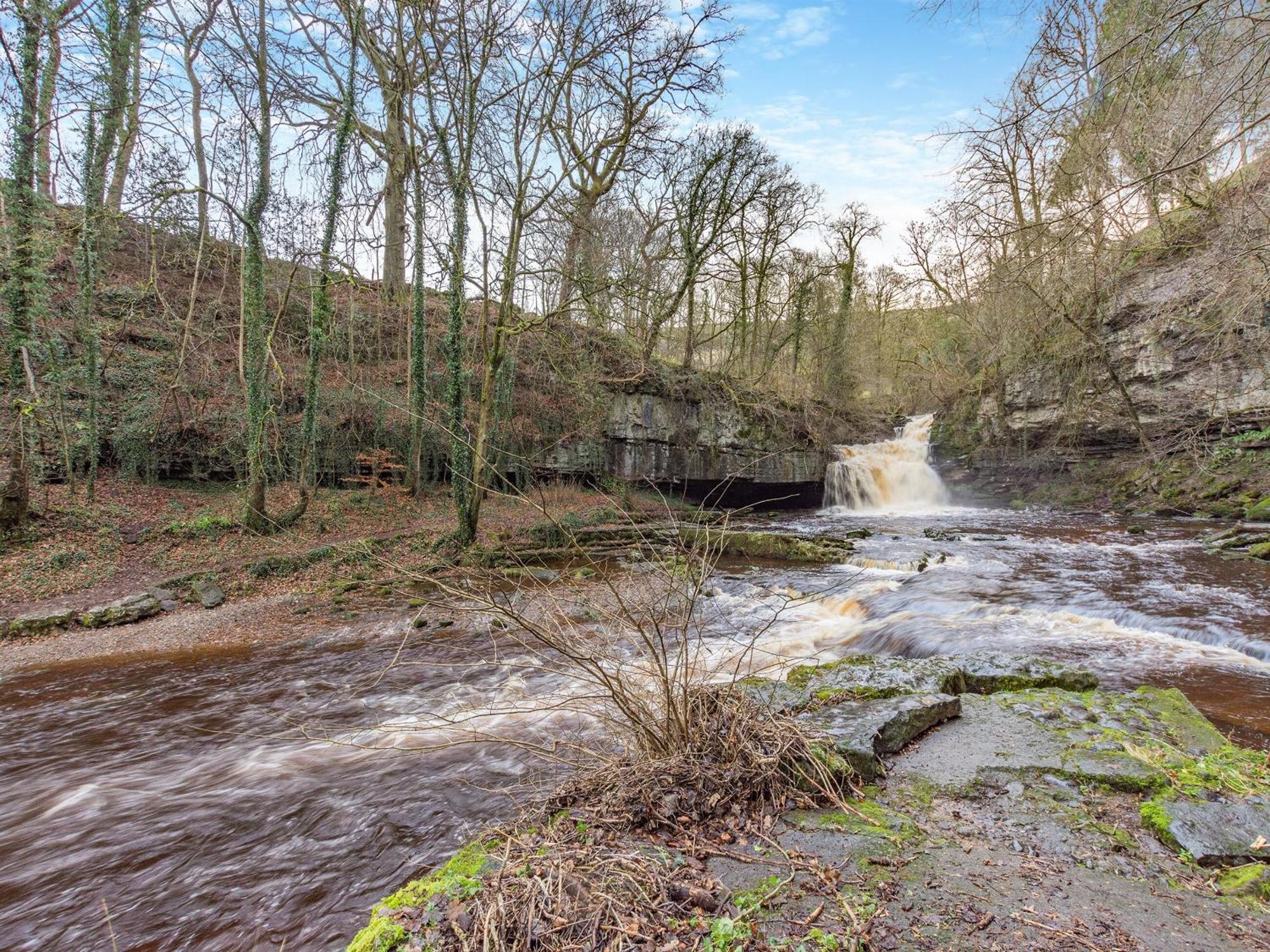 Cauldron Falls West Burton Kültér fotó